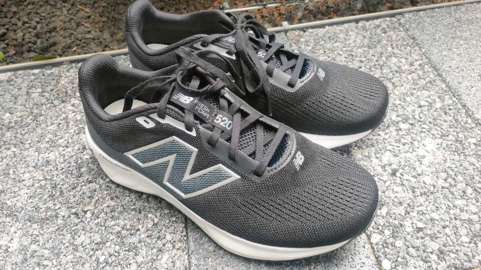 【NEW BALANCE】Fresh Foam 520 v9の製品画像